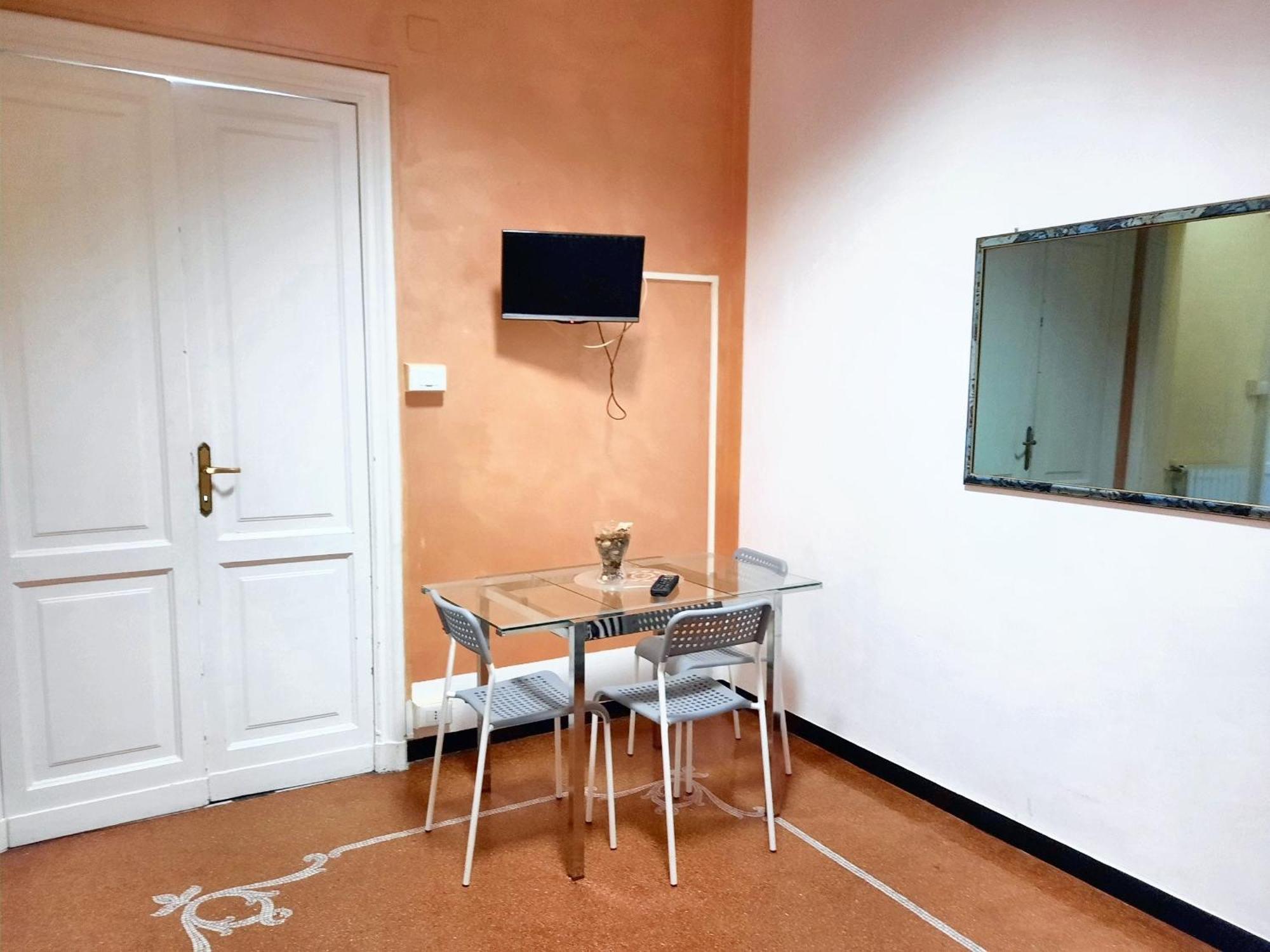 Appartamento Charming In With Private Parking, 70 Sqm Genova